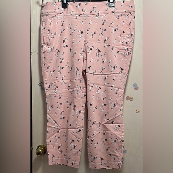 Lane Bryant The Allie Pull-On Cropped Pants - Plus Size 20R - Pink Floral - Picture 2 of 16